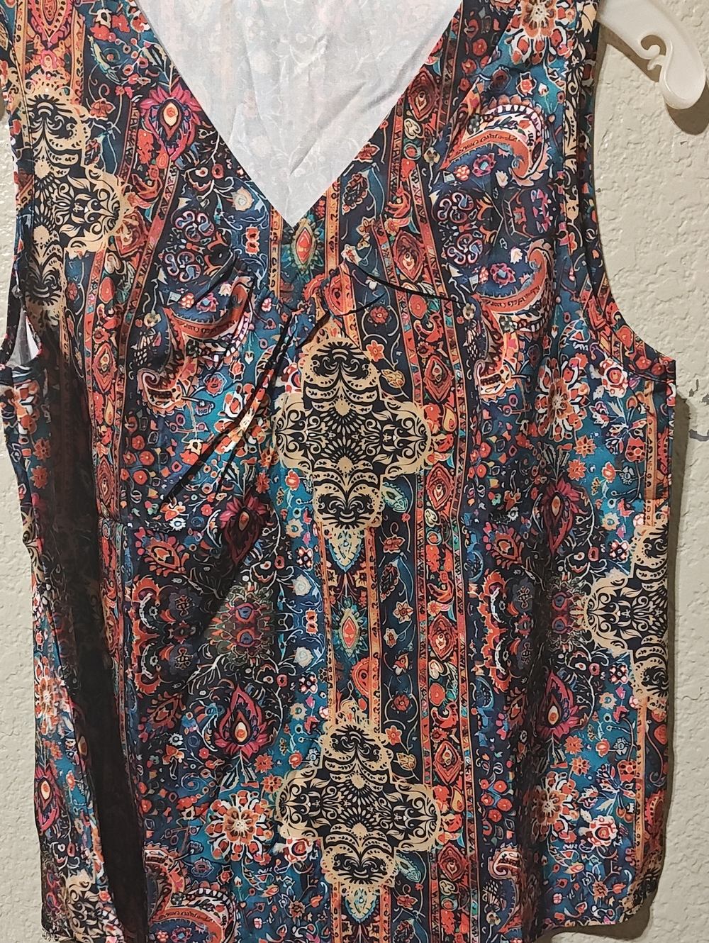 Sleeveless V-Neck Paisley Print Top